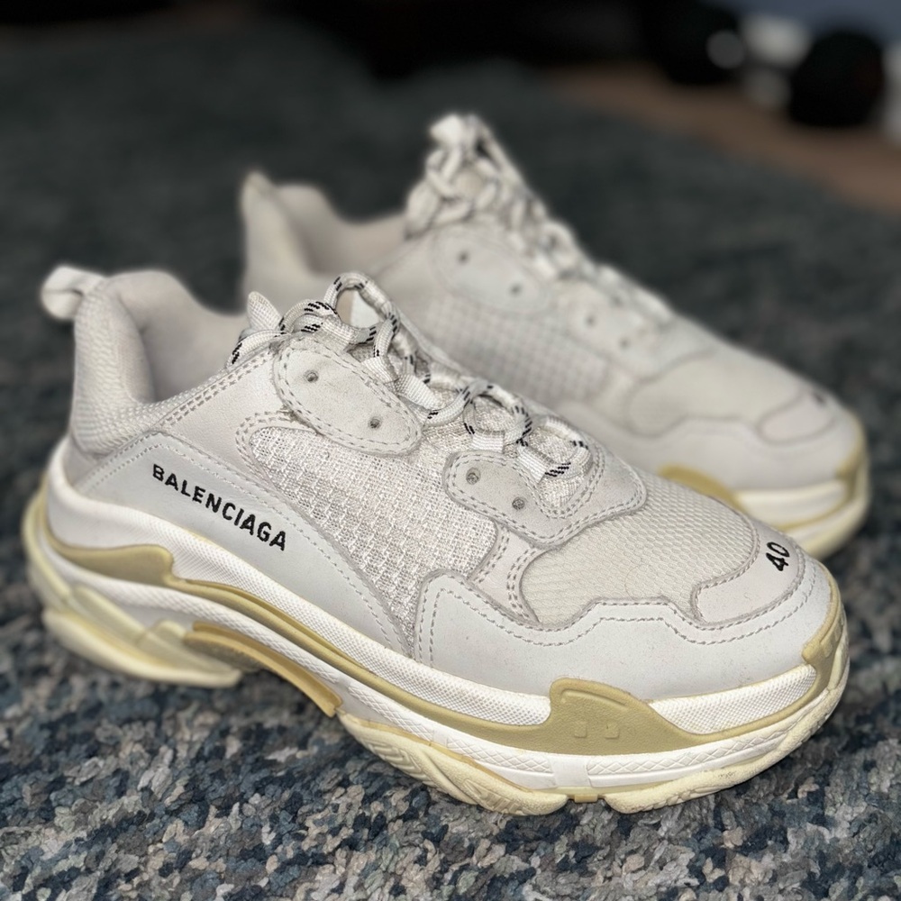 Condition: Worn I’m selling my Balenciaga Triple S sneakers in size 9.5.